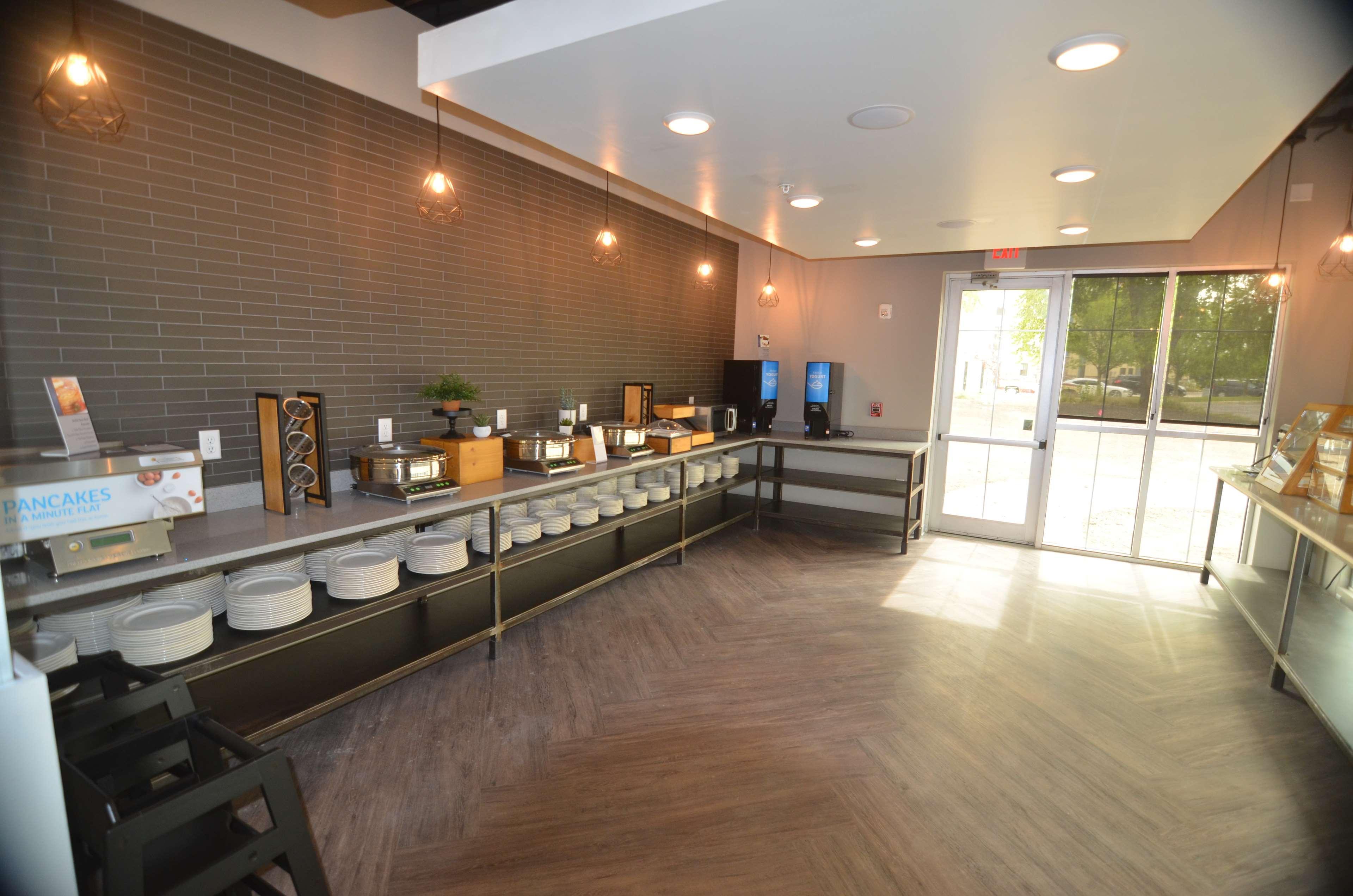 Best Western Plus Okotoks Inn & Suites Exterior photo