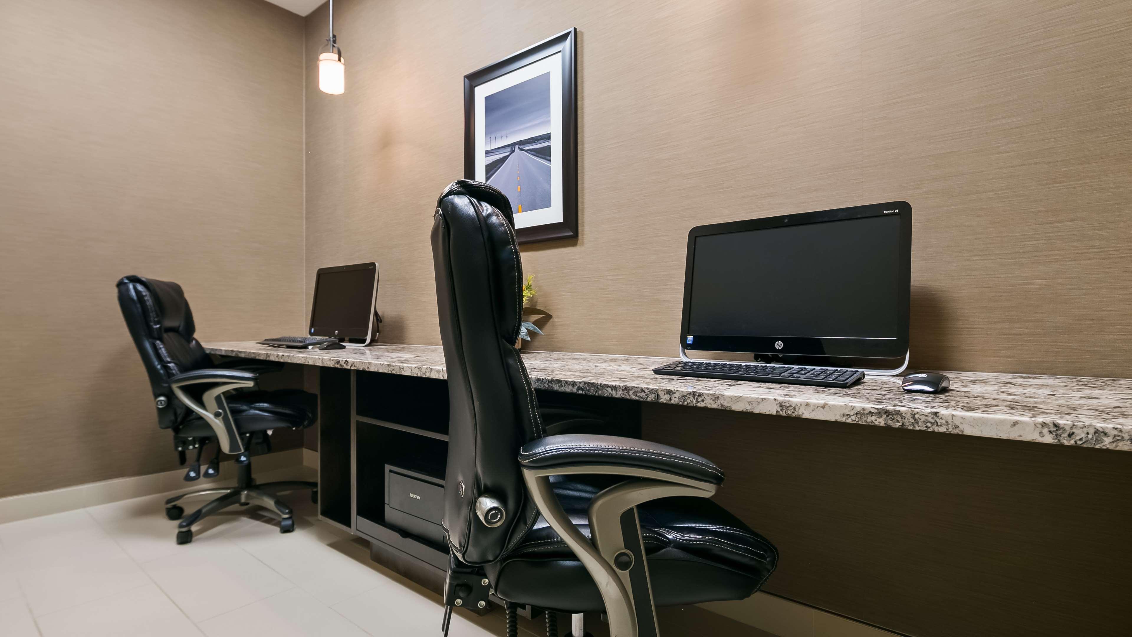 Best Western Plus Okotoks Inn & Suites Exterior photo