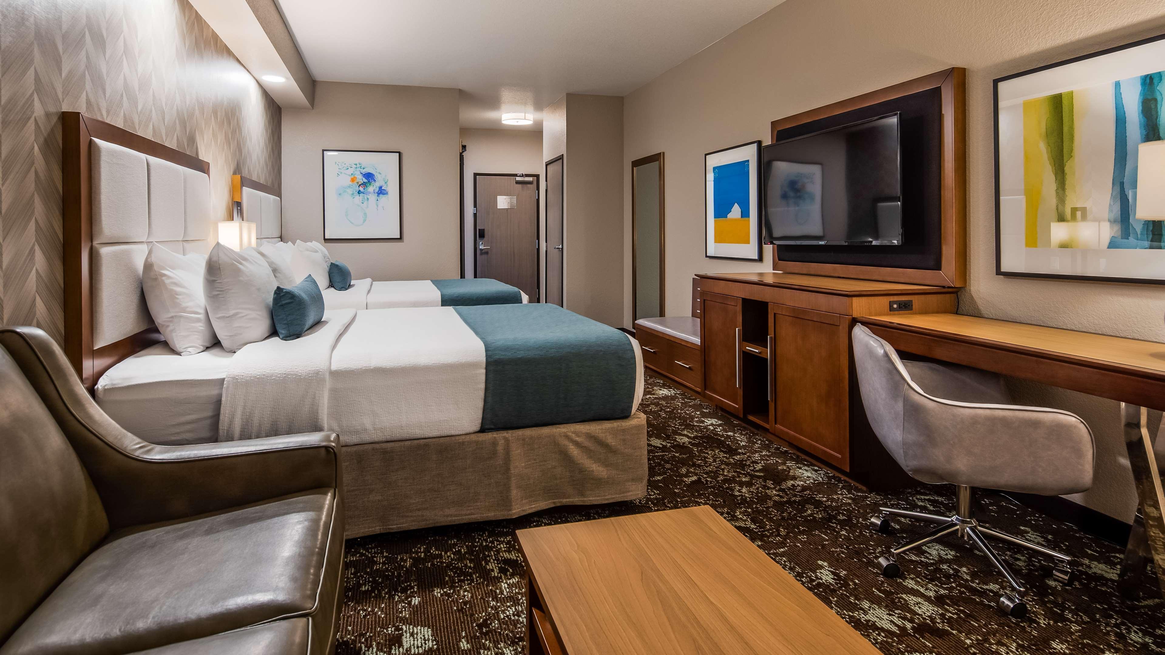 Best Western Plus Okotoks Inn & Suites Exterior photo